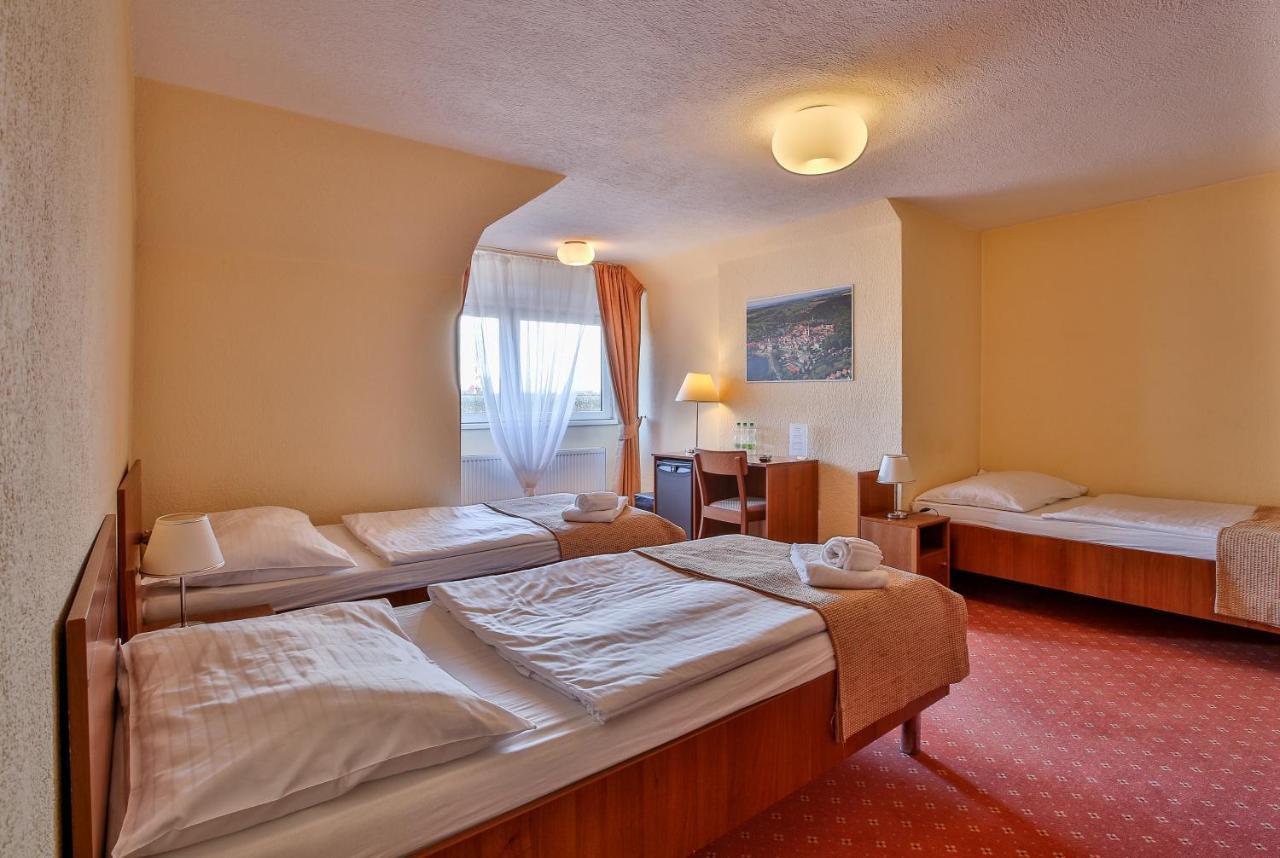 Hotel Tábor Buitenkant foto