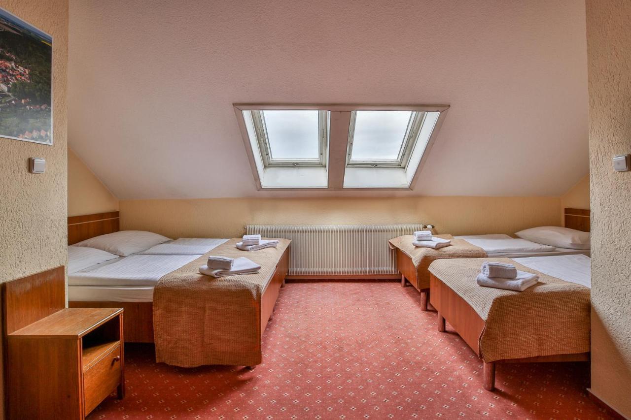 Hotel Tábor Buitenkant foto