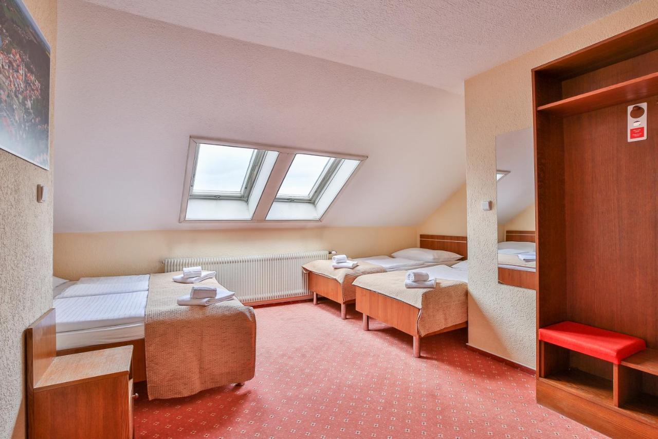 Hotel Tábor Buitenkant foto