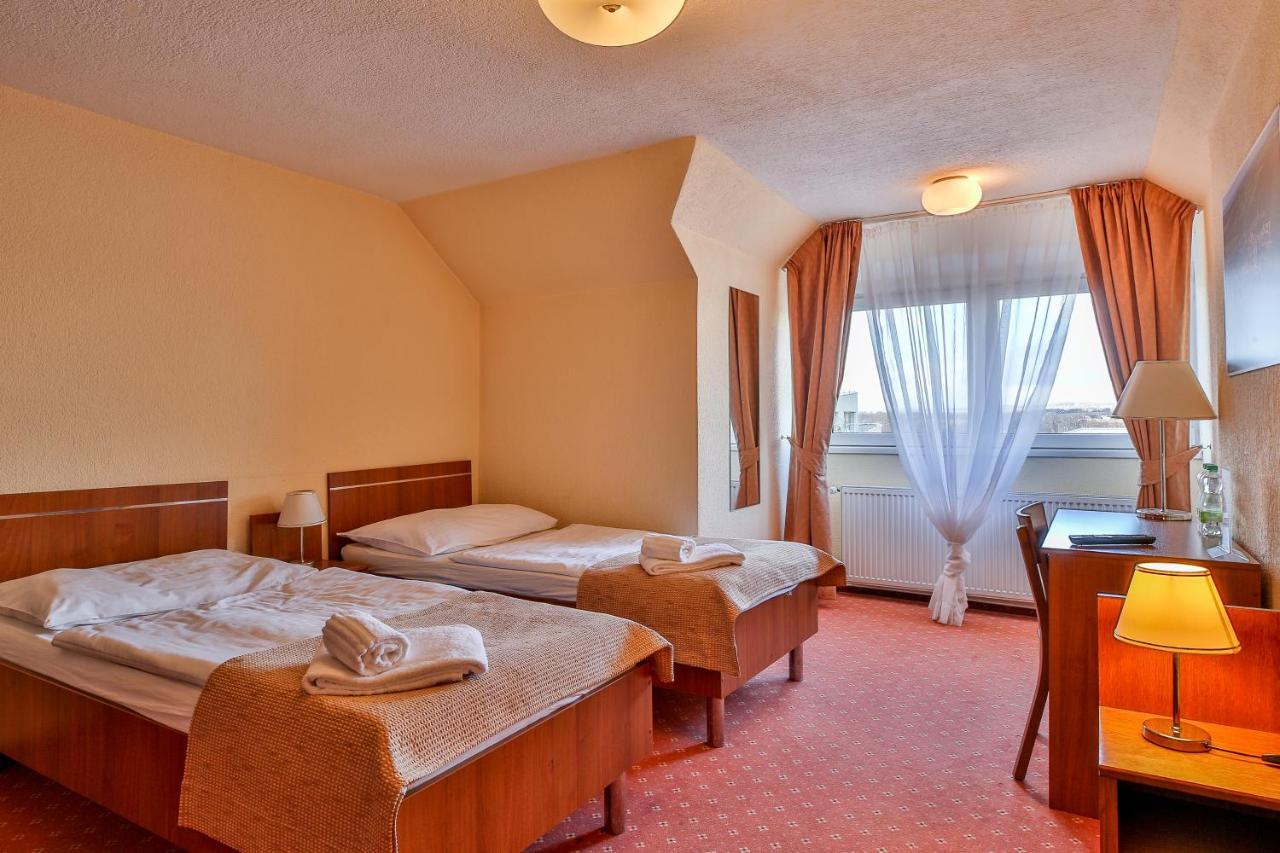 Hotel Tábor Buitenkant foto