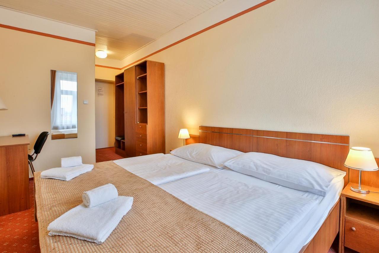 Hotel Tábor Buitenkant foto