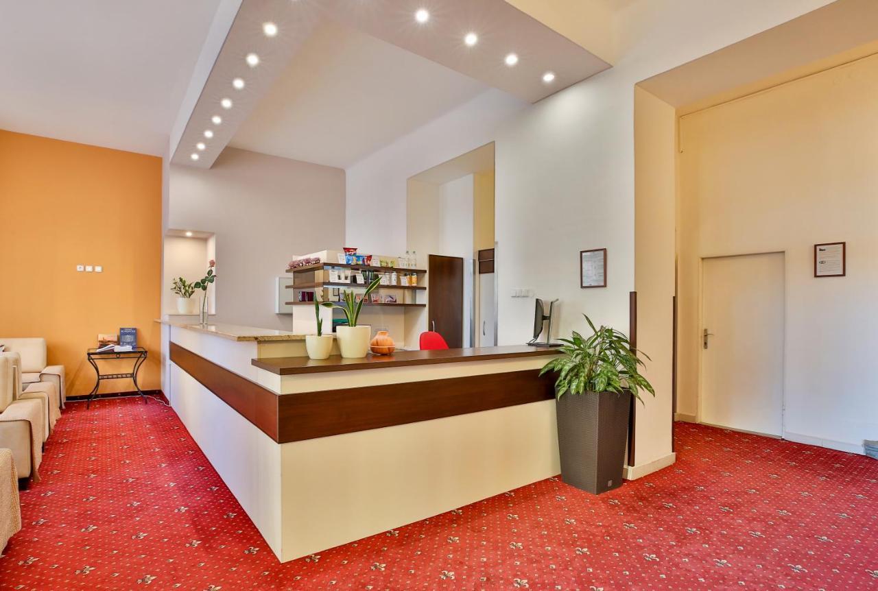 Hotel Tábor Buitenkant foto