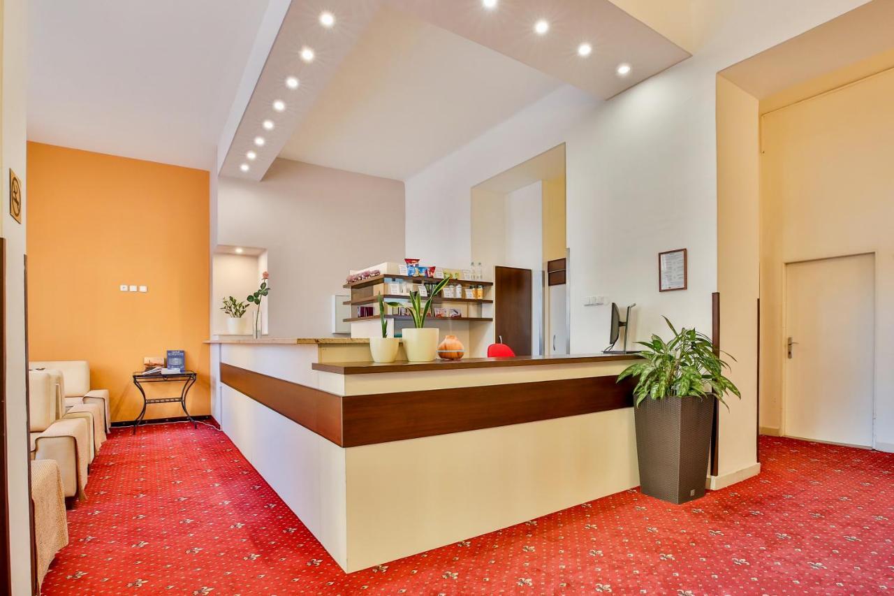 Hotel Tábor Buitenkant foto