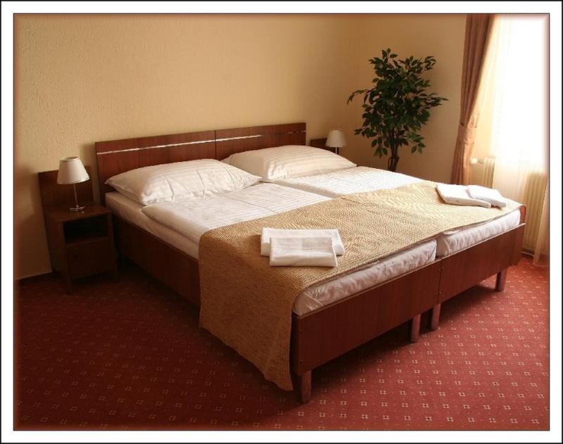 Hotel Tábor Buitenkant foto