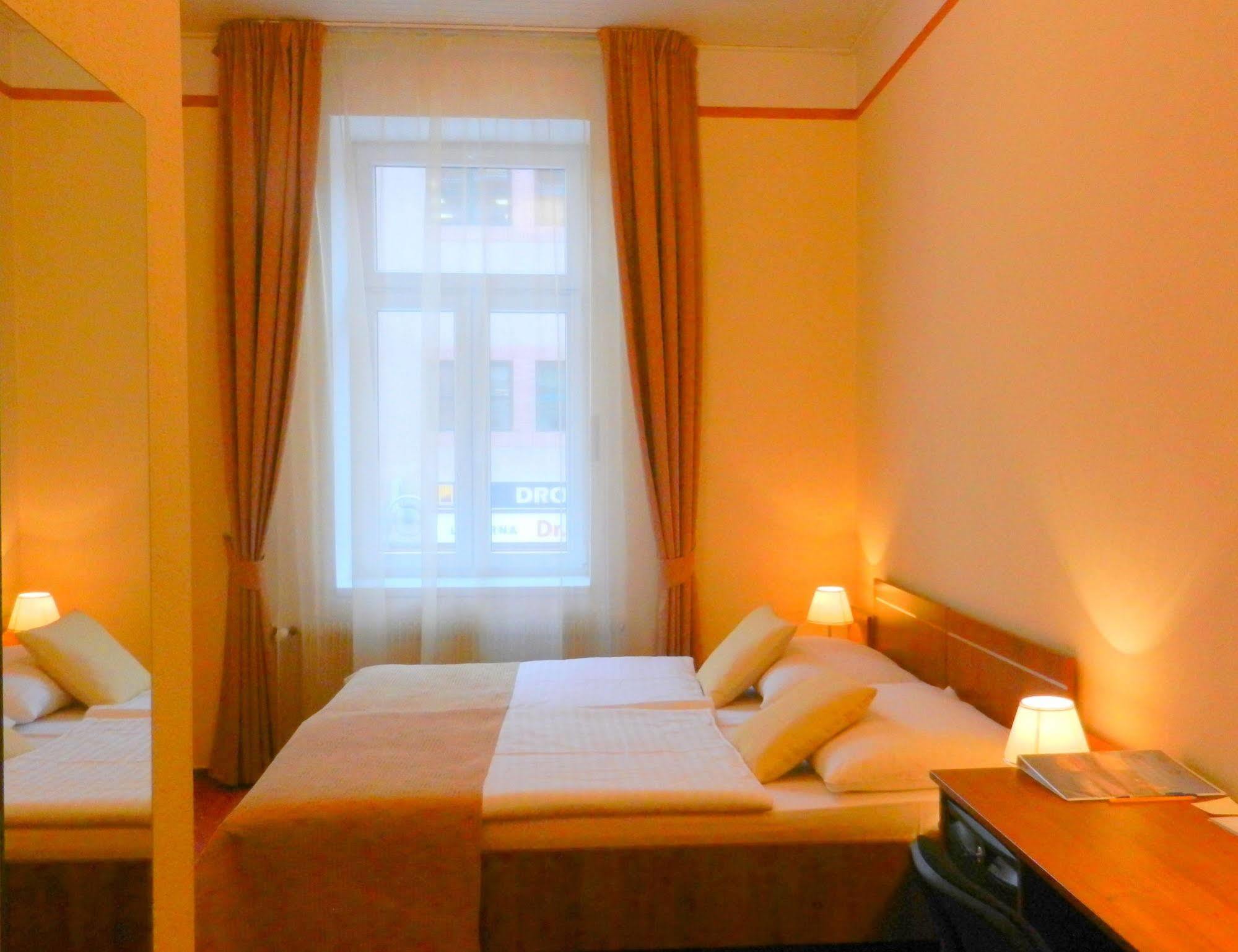 Hotel Tábor Buitenkant foto
